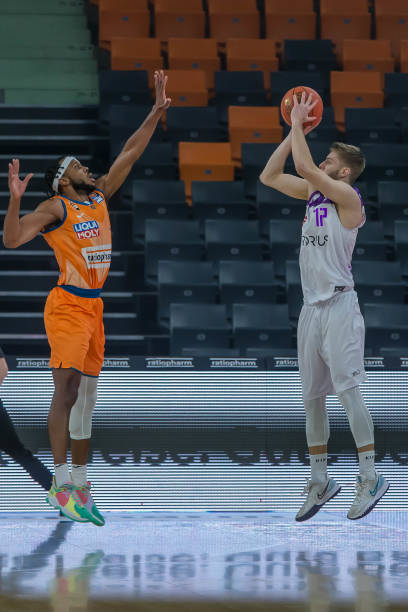 尤其是在半 尤其是在半