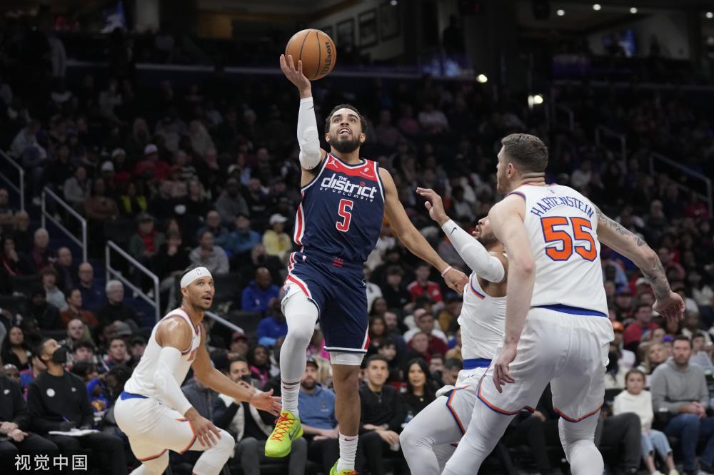 育场上飞奔 育场上飞奔