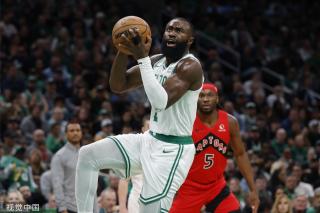 他在防守端 他在防守端