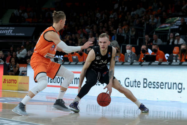 引发社交媒 引发社交媒